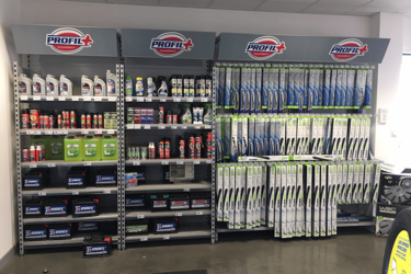 rack-produits-entretien-agencement-magasin-automobile-efi-concept
