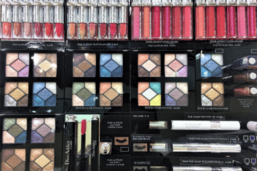 support-maquillage-agencement-magasin-cosmetique-efi-concept