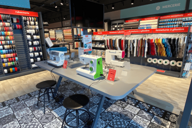tables-coutures-agencement-magasin-de-mercerie-efi-concept