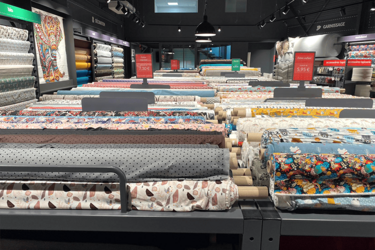 tables-presentaiton-agencement-magasin-de-mercerie-tissus-efi-concept