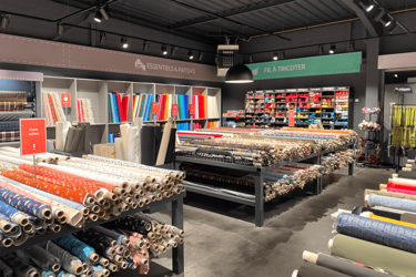 tables-tissus-agencement-magasin-de-mercerie-efi-concept