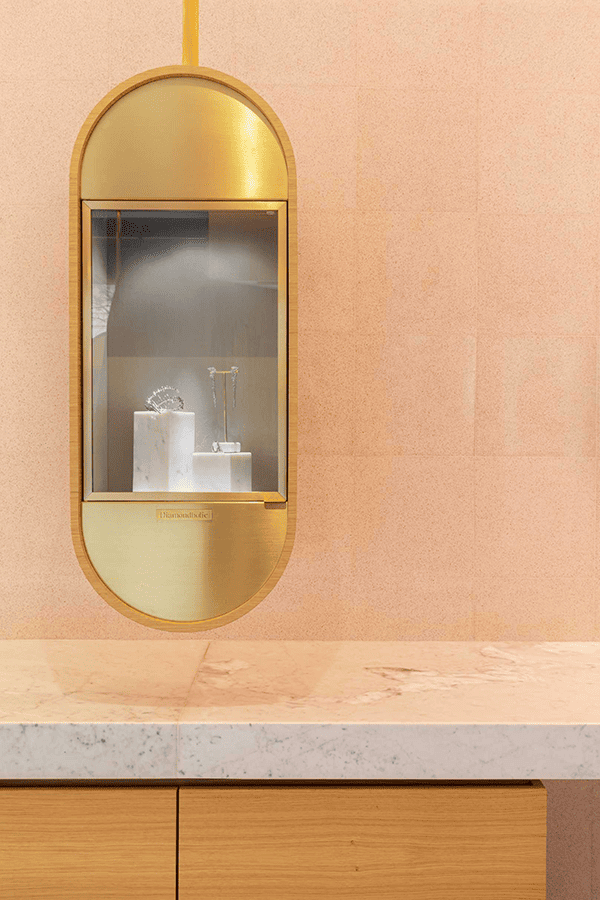 vitrines-suspendues-dans-bijouterie-efi-concept